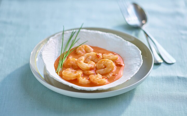 Crevettes géantes, sauce tomate relevée à la crème (Numéro d’article 02343)