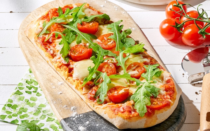 Pizza alla Romana rucola e pomodorini (Artikelnummer 10415)