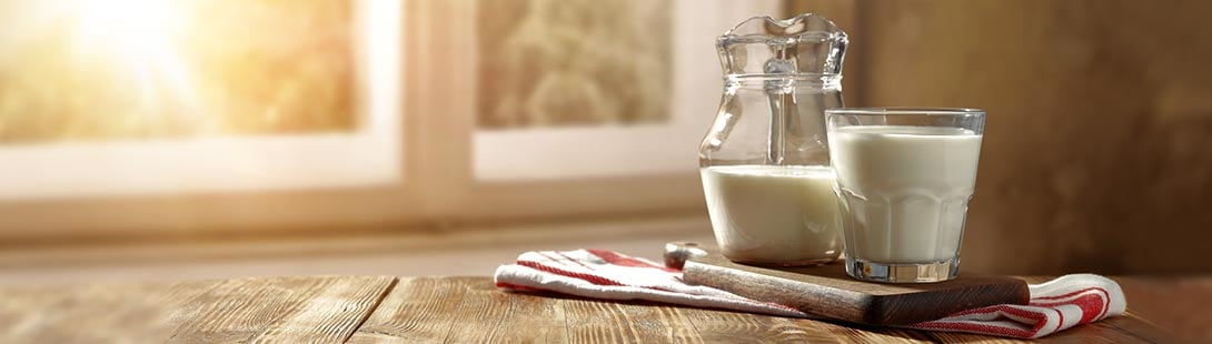 Intolérance au lactose - Pot à lait et verre