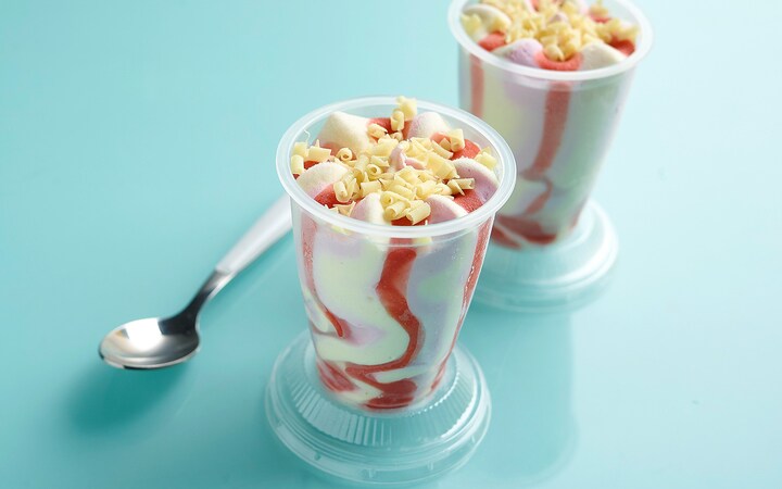 Coupes glacées vanille-fraise (Numéro d’article 02016)